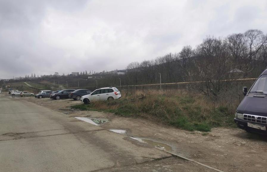Жительницу Новороссийска оштрафовали за парковку на газоне, которого нет