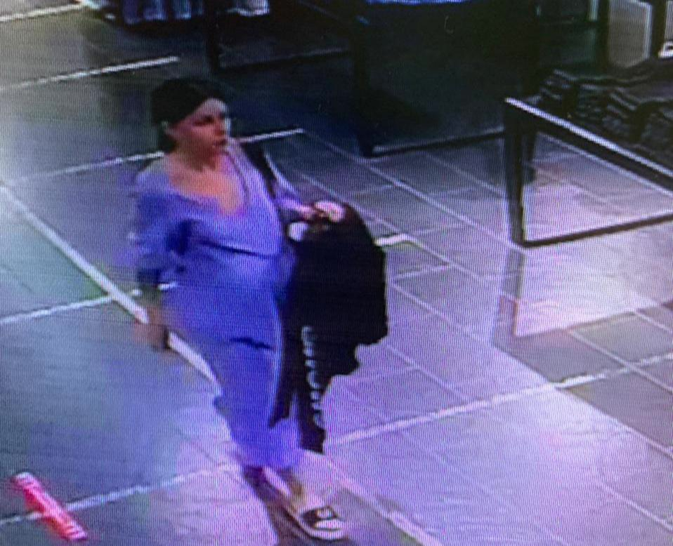 В Новороссийске разыскивают женщину в фиолетовом платье