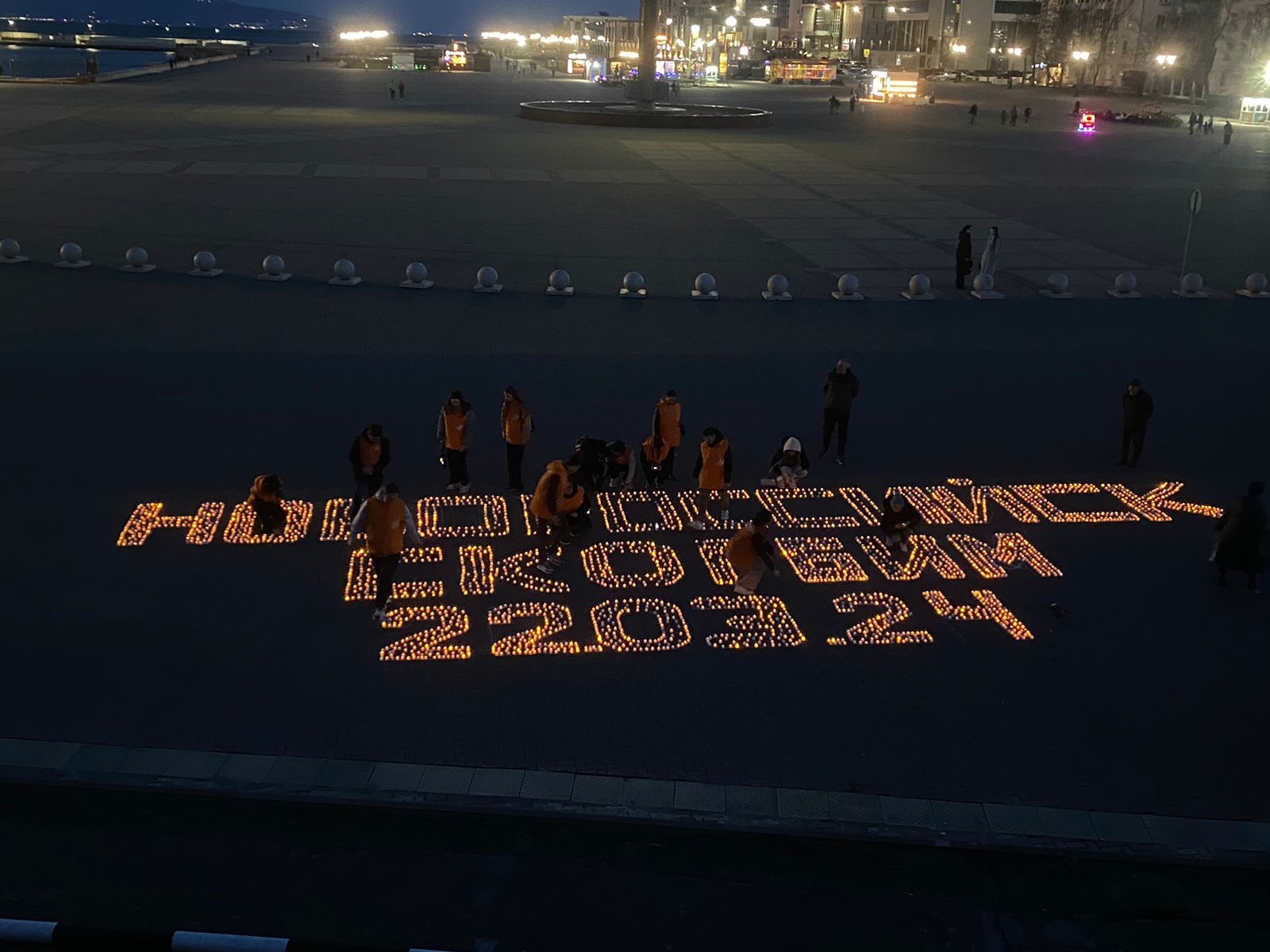 Сотни свечей скорби: в Новороссийске состоялась акция памяти жертв теракта  в «Крокус Сити Холле»