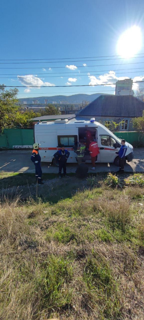 В Новороссийске грузовик “вылетел” в кювет — есть пострадавший